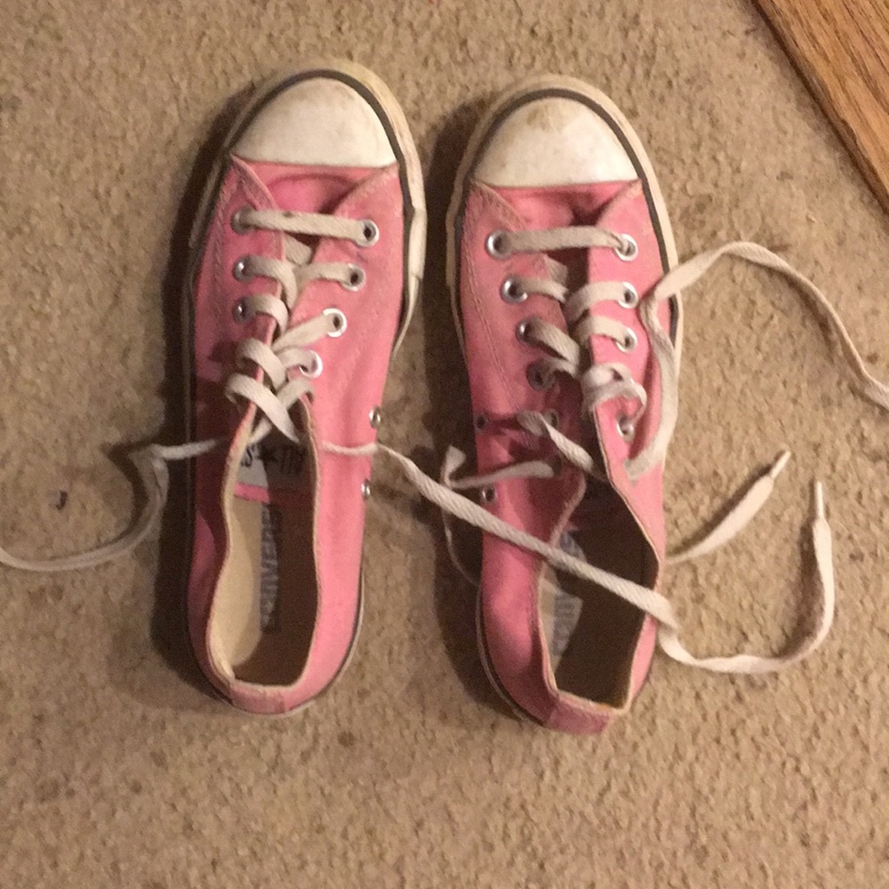Cute light pink converse!